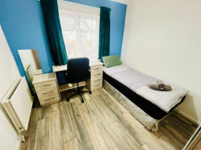 10 sandrigham single room near foot ball stadium